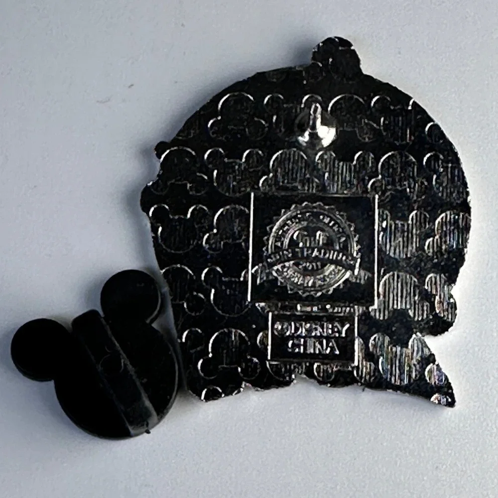 DONALD DUCK Disney Parks Hip Lanyard Pin Trading 2011Collectible Year Pin 9102